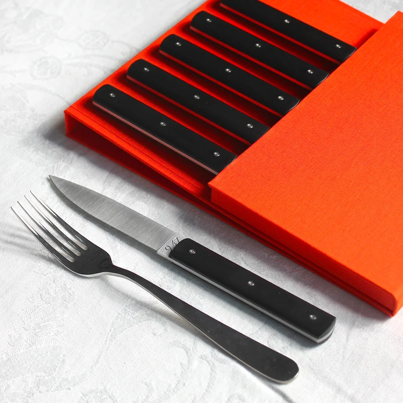 Coffret de six couteaux de table