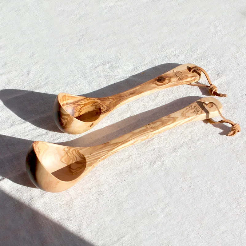 Louche en bois d'olivier verni